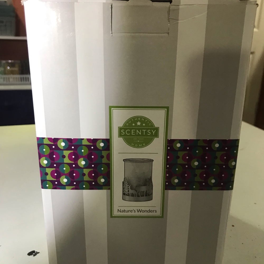Scentsy brand new Natures wonder warmer